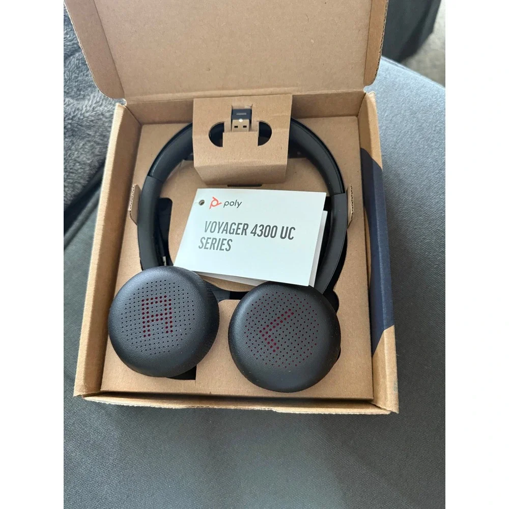 Poly Voyager 4320 UC Wireless Bluetooth Stereo Headset USB-A Black 76U49AA